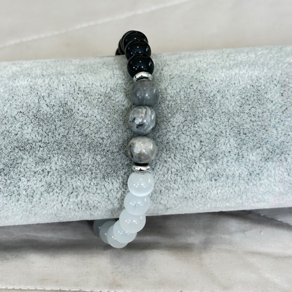 White Cats Eye, Black Onyx & Picasso Jasper stretchy beaded bracelet. 7-8mm - Picture 2 of 16